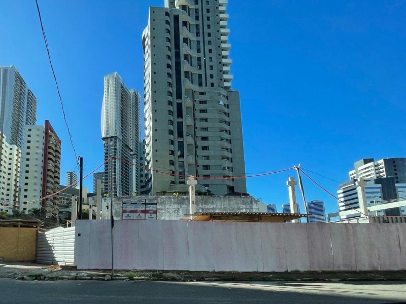 Sem alvará de construção, obras do novo Hiperideal no Aquarius são iniciadas de forma ilegal