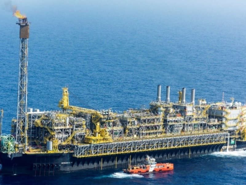 Petróleo sobe até 6% com tensão no Oriente Médio