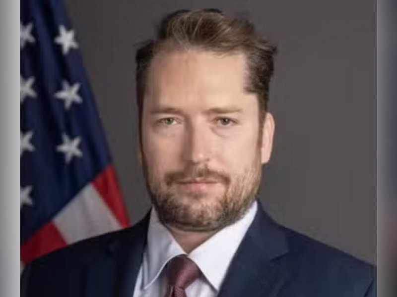 Quem é Darren Beattie, assessor de Trump que teve visto cancelado