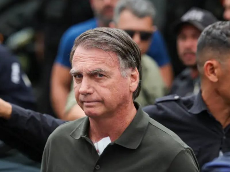Bolsonaro segue na UTI com pneumonia e ainda não tem previsão de alta