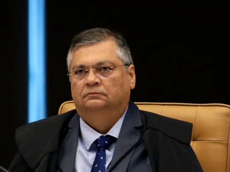 Dino acaba com aposentadoria compulsória como punição máxima a magistrados e prevê perda do cargo