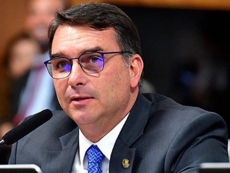 PT oficializa nova estratégia para 2026 e aponta Flávio Bolsonaro como risco à democracia