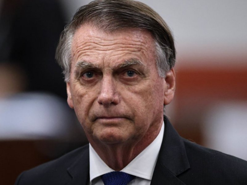 Moraes concede prisão domiciliar a Bolsonaro após aval da PGR