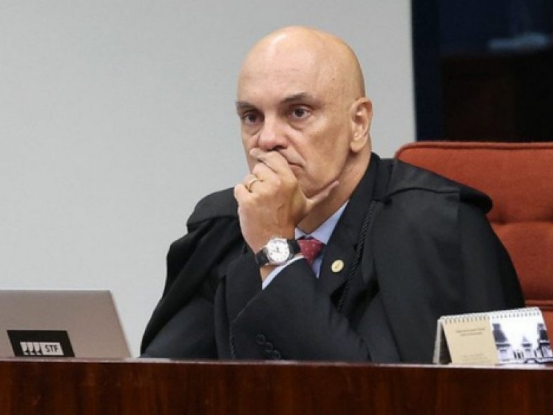 Moraes quer que PGR se manifeste sobre suposto envio de vídeo de Eduardo para Bolsonaro