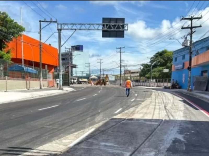 Trecho da Avenida Jequitaia é liberado após avanço das obras do VLT