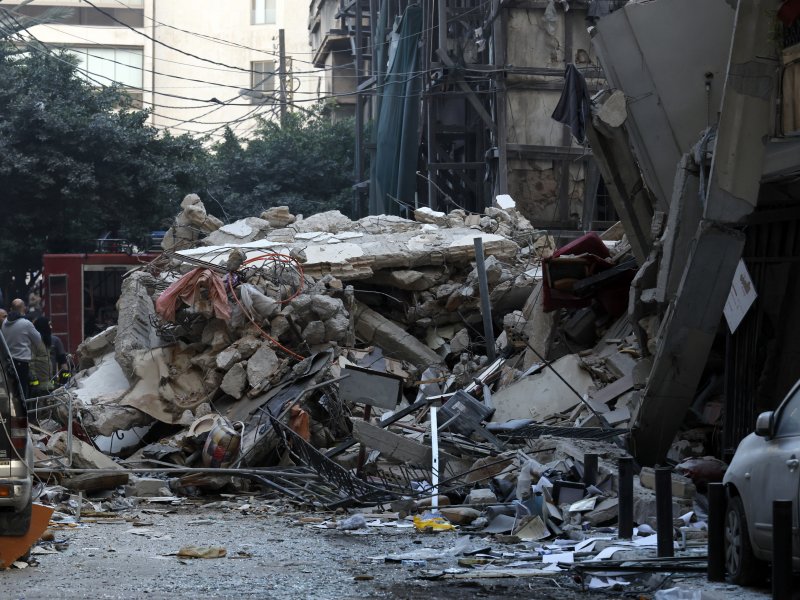 Irã volta a fechar Estreito de Ormuz e ameaça romper trégua após ataques de Israel no Líbano