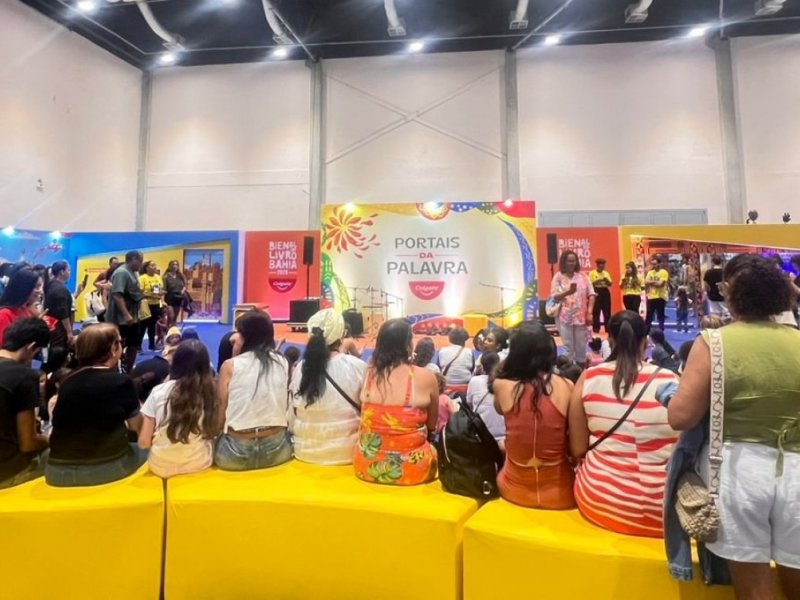 Pais transformam Bienal da Bahia em porta de entrada para a leitura infantil