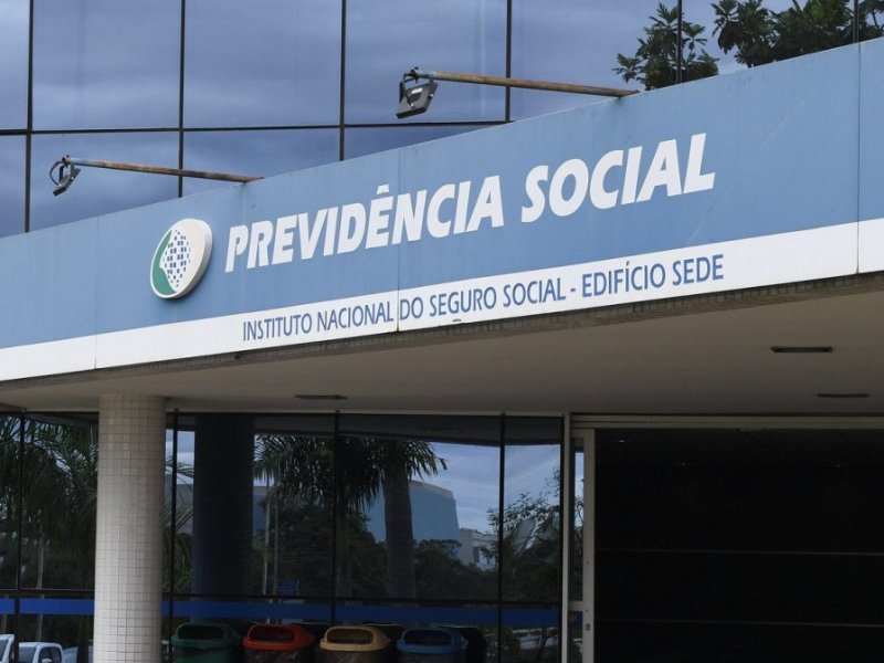 INSS paga 13º: confira calendário de pagamento e saiba como consultar pelo celular