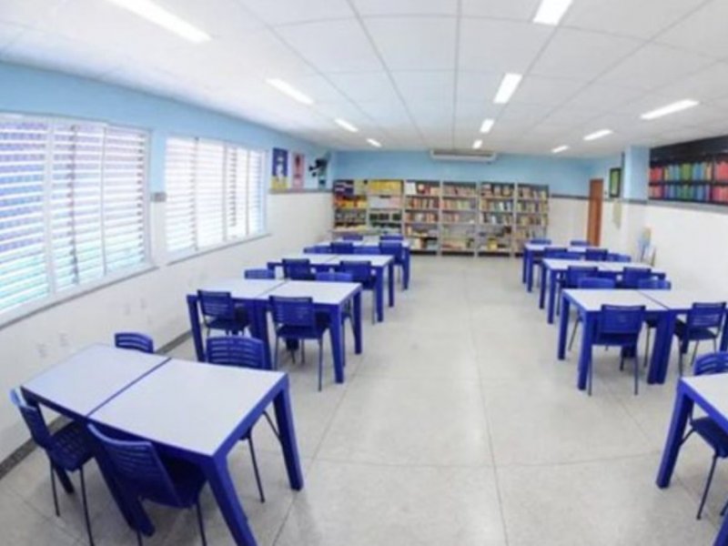 Pais cobram resposta sobre filhos matriculados após suspensão do Pé na Escola