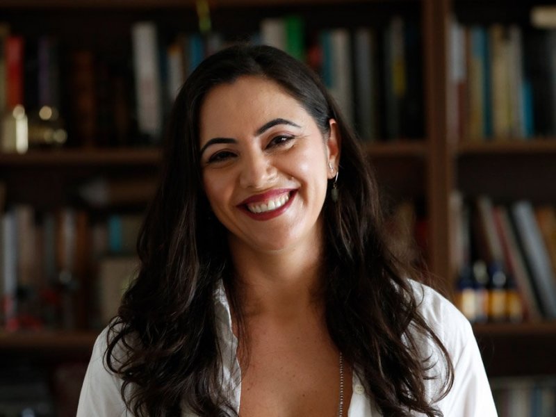 Juliana Dal Piva aponta contradição entre denúncias e projeção de Flávio Bolsonaro