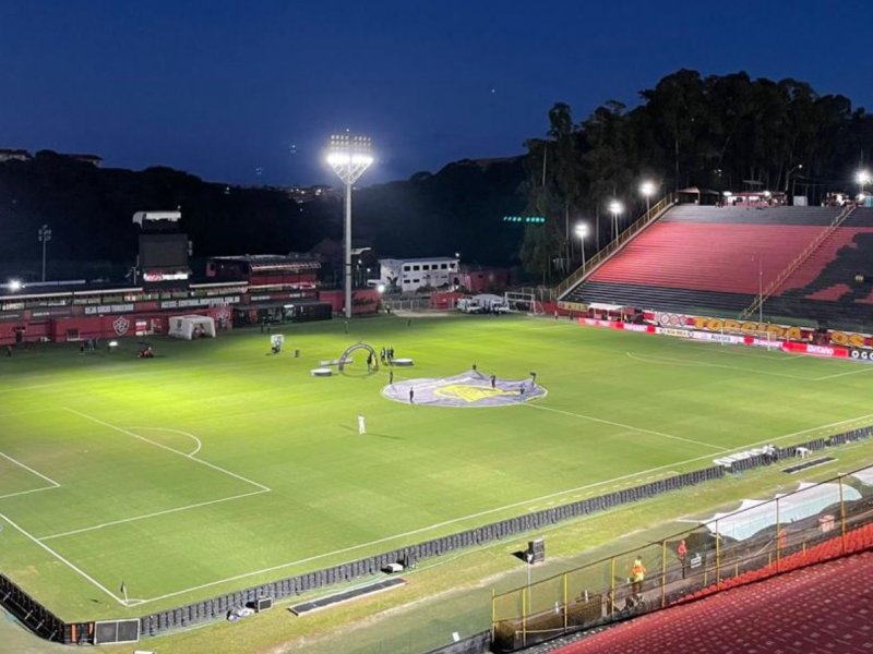 Vitória x Coritiba: onde assistir, prováveis escalações e arbitragem