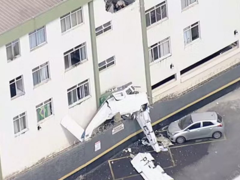 Avião de pequeno porte cai e atinge prédio em Belo Horizonte; duas pessoas morreram