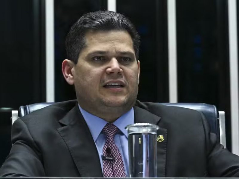 Alcolumbre promulga Lei da Dosimetria que pode reduzir a pena de Bolsonaro