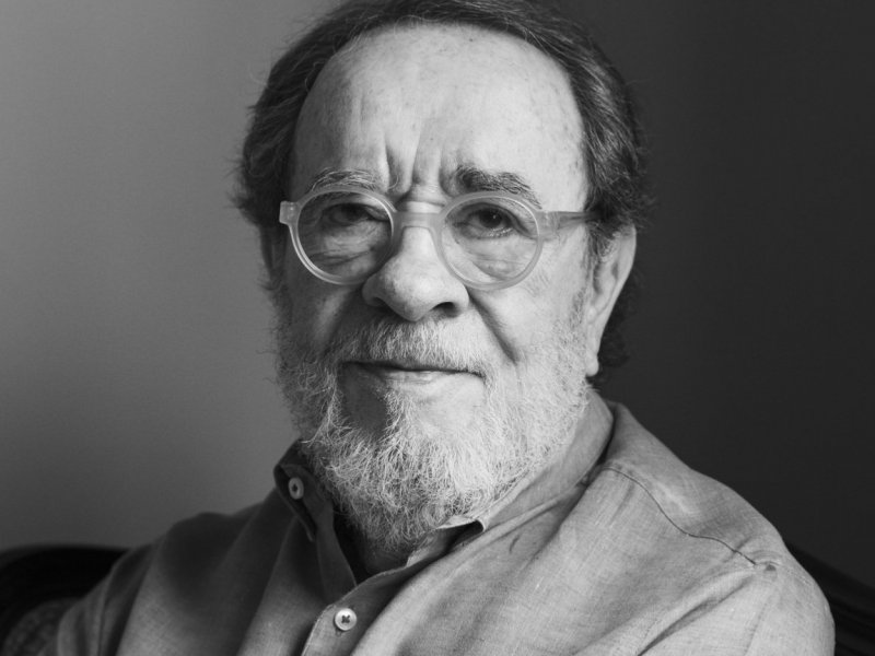 Convidado do MK Entrevista, Fernando Morais prepara acervo com documentos históricos