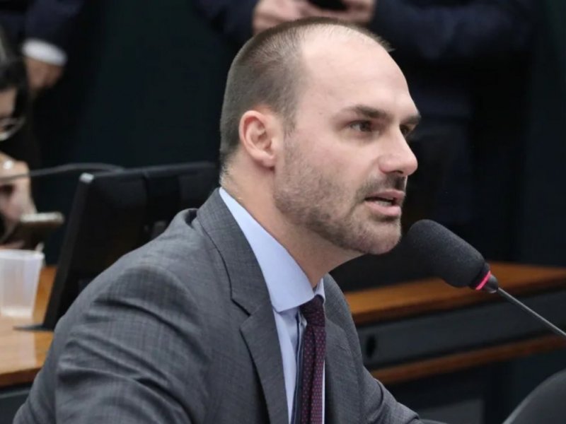 PGR pede condenação de Eduardo Bolsonaro ao STF por coação em processo
