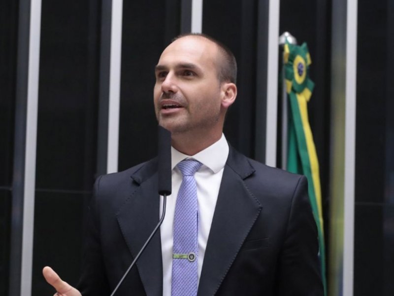 Eduardo diz que recebeu US$ 50 mil de reembolso em filme sobre Bolsonaro