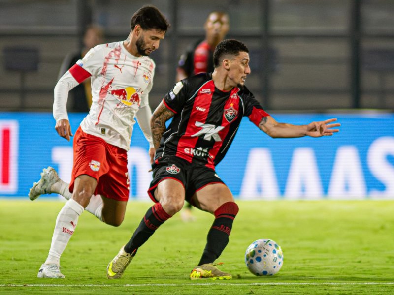 Com gol de goleiro, Vitória perde para o Red Bull Bragantino pelo Brasileirão
