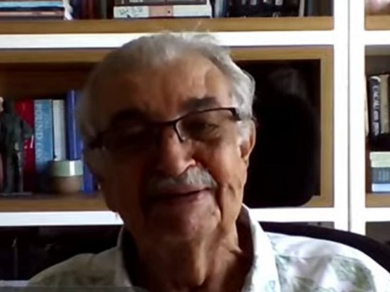 Florisvaldo Mattos lança livro de poesia erótica lírica aos 94 anos