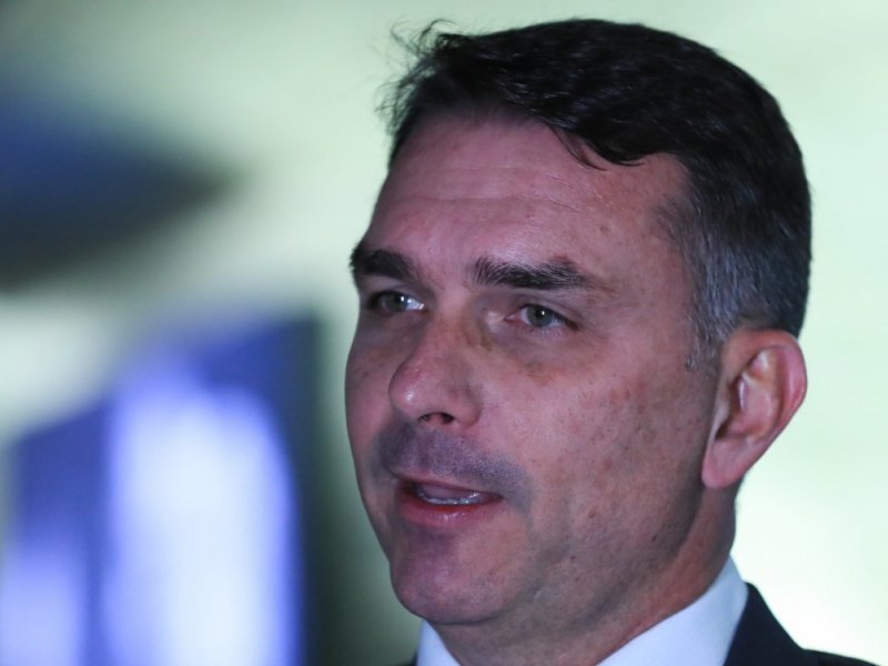 64% dos eleitores veem erro em pedido de dinheiro de Flávio Bolsonaro a Vorcaro, diz Datafolha