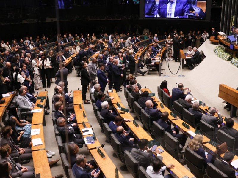 Gabinete parlamentar é alvo de suspeitas envolvendo verba de R$ 165,8 mil mensais