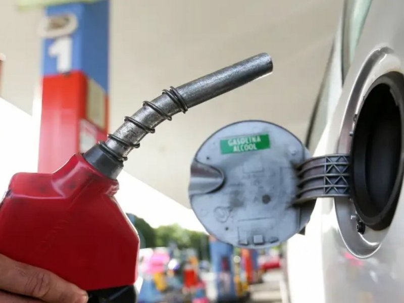 Governo anuncia auxílio para reduzir impacto do preço da gasolina