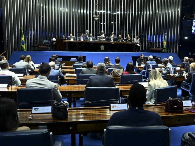Veja como votaram os deputados e partidos na PEC para o fim da escala 6x1