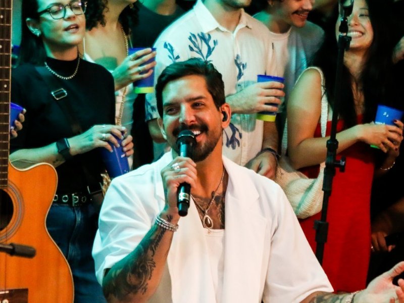Felipe Pezzoni anuncia saída da Banda Eva após 14 anos