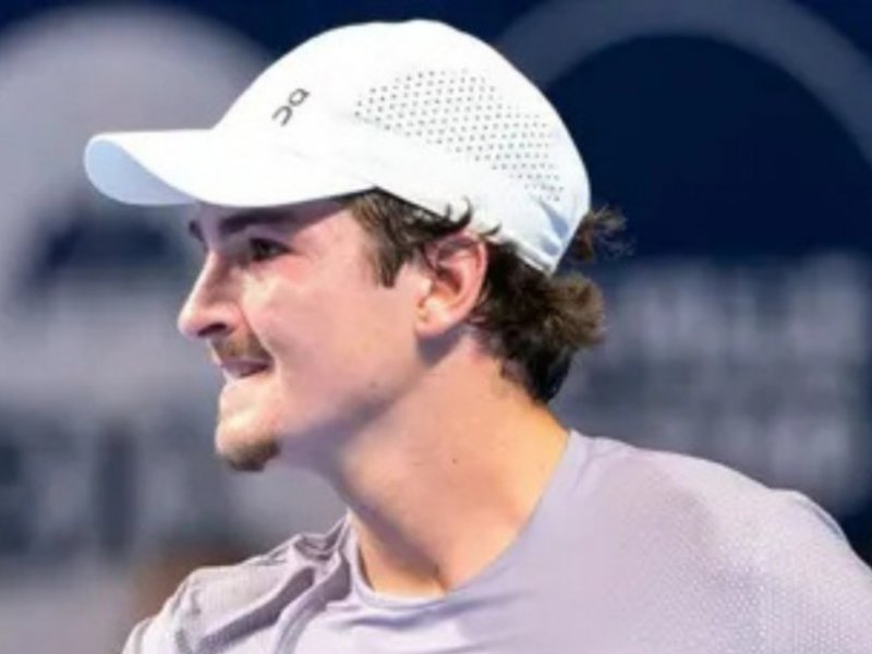 João Fonseca derrota Djokovic e avança para oitavas de final de Grand Slam