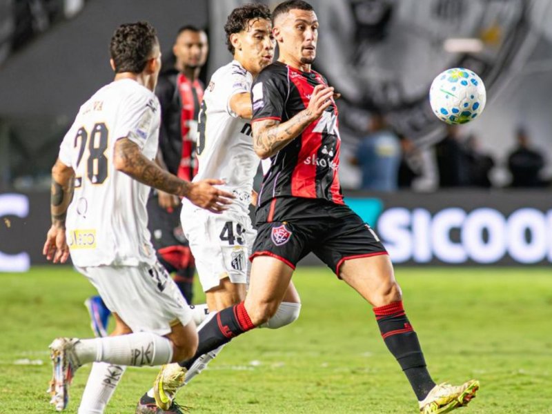 Vitória perde para o Santos e segue sem vencer fora de casa no Brasileirão