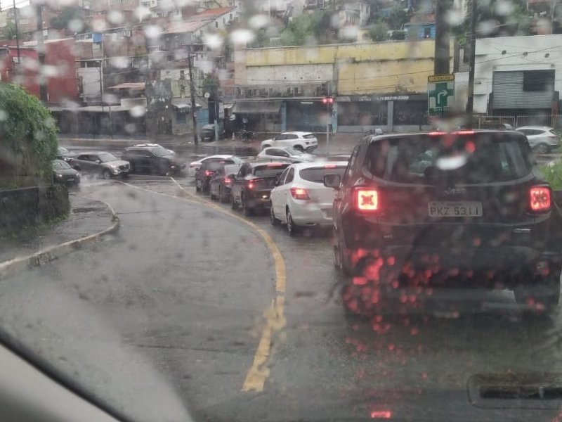 Veja onde mais choveu, casos de deslizamentos, alagamentos e desabamento em Salvador