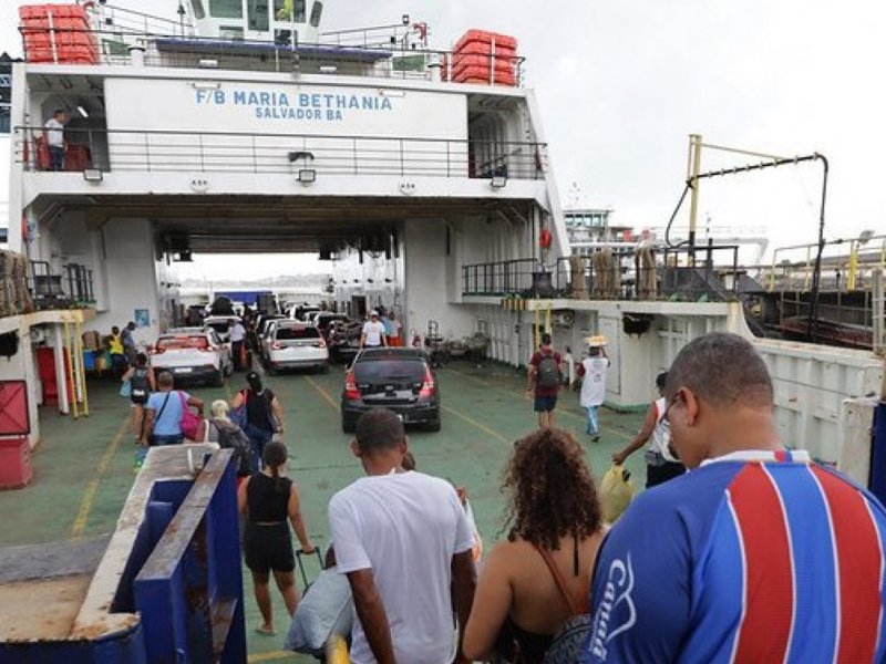 Ferry-boat tem espera de até 3 horas durante feriadão de Corpus Christi