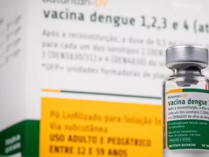 Após mortes suspeitas, Ministério da Saúde suspende vacina da dengue feita pelo Butantan
