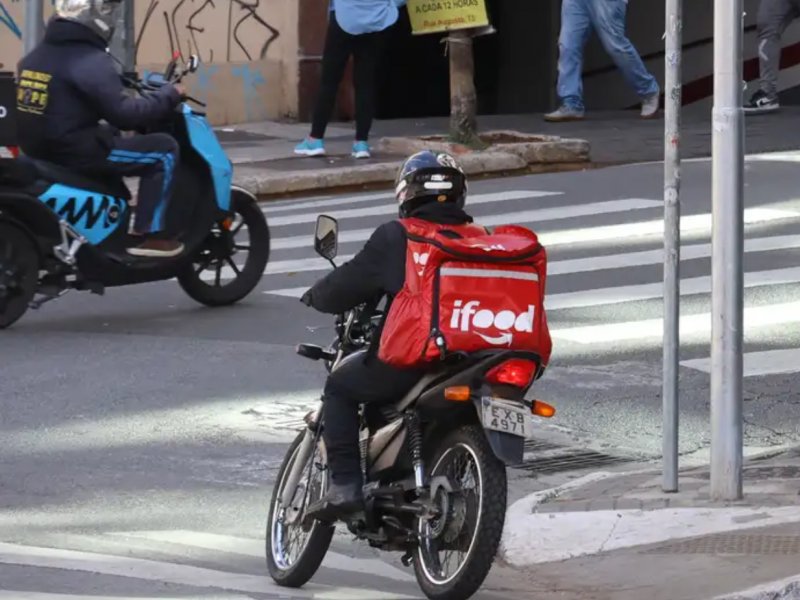 Governo lança linha de crédito para entregadores de aplicativos; saiba como participar