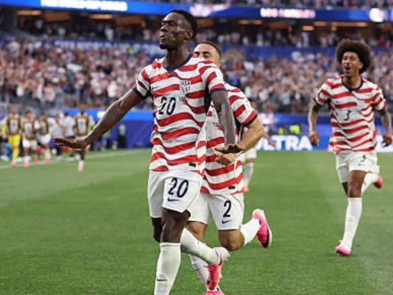 Com 1º tempo arrasador, Estados Unidos goleiam o Paraguai na estreia da Copa