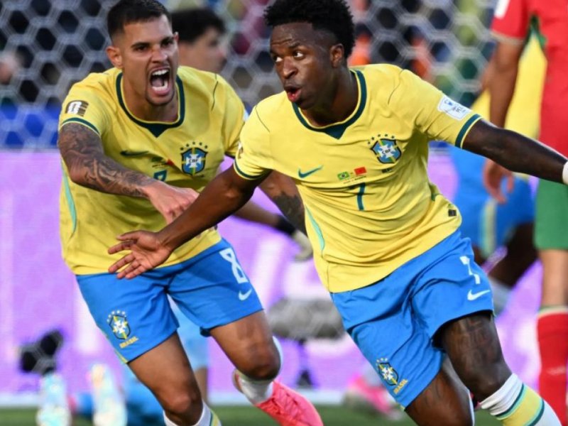 Vini Jr. se junta a Pelé, Romário e outros nomes que marcaram o primeiro gol do Brasil em Copas
