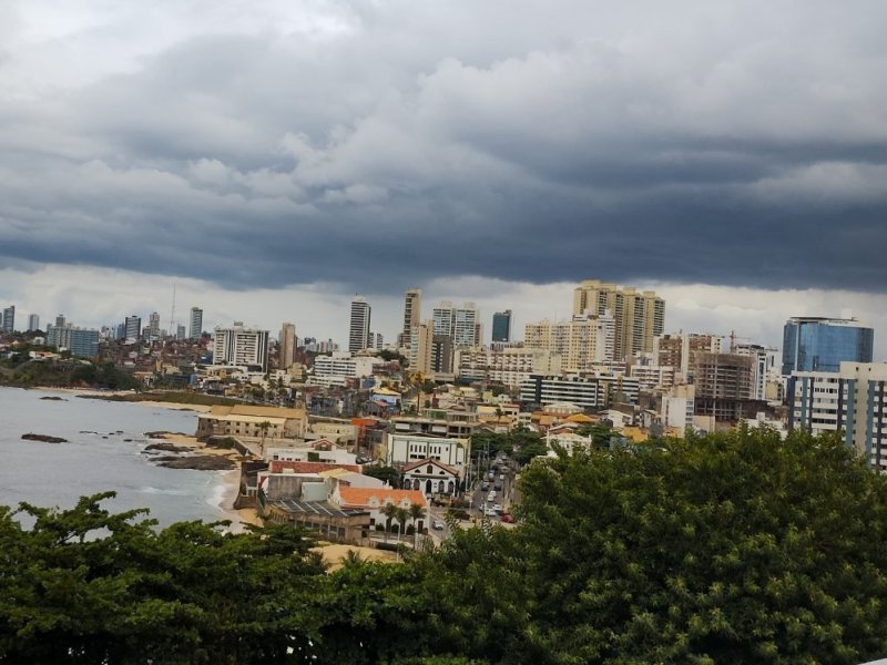 Tempo estável marca terça em Salvador, mas frente fria já tem data para chegar; confira previsão