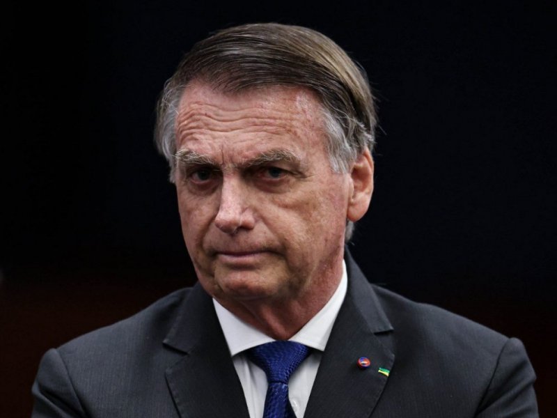 Arma registrada em nome de Bolsonaro é apreendida durante blitz no DF
