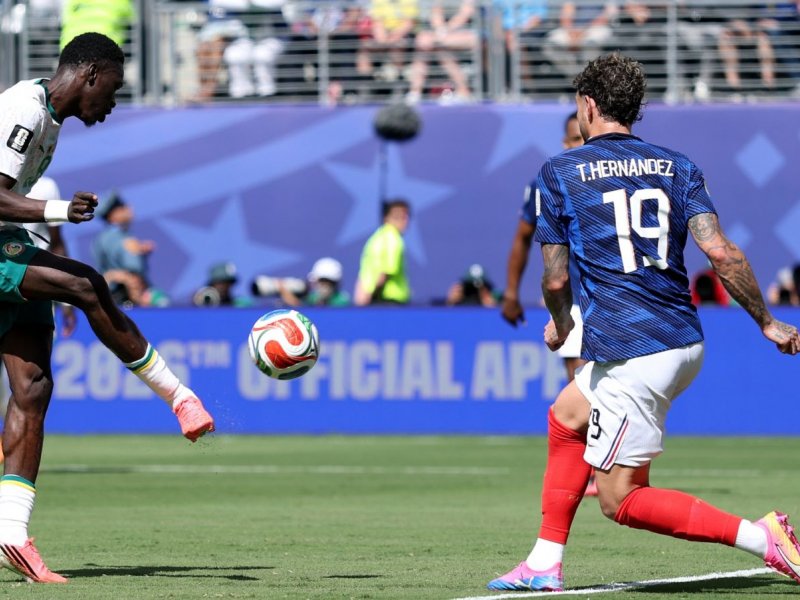 França acorda no segundo tempo e vence o Senegal na estreia da Copa