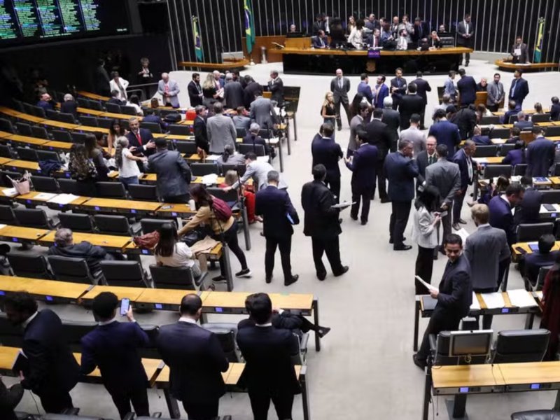 Governo retira urgência de projeto sobre fim da escala 6x1 e libera pauta da Câmara