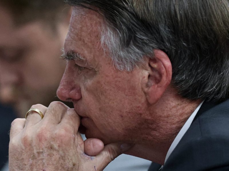 Arma apreendida com militar foi desativada por seguranças de Bolsonaro, diz defesa