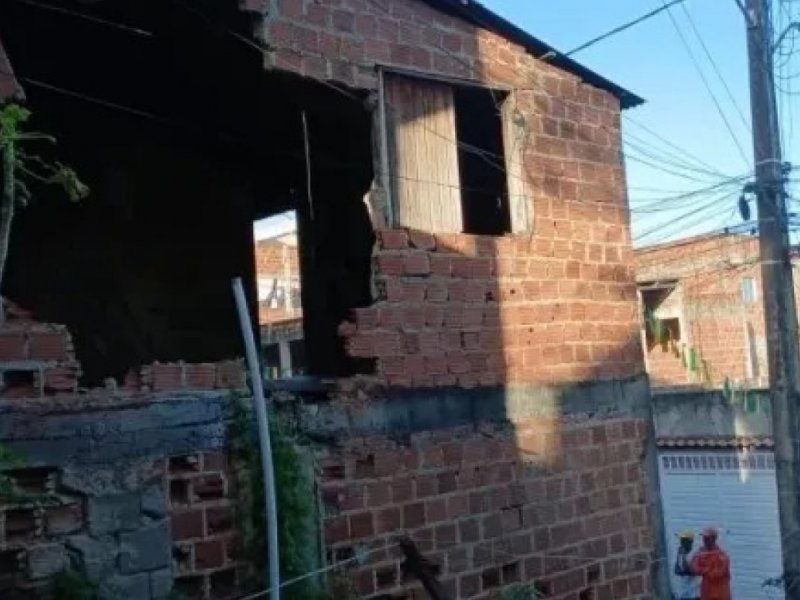 Imóvel desaba parcialmente no Lobato; Codesal recomenda demolição da estrutura