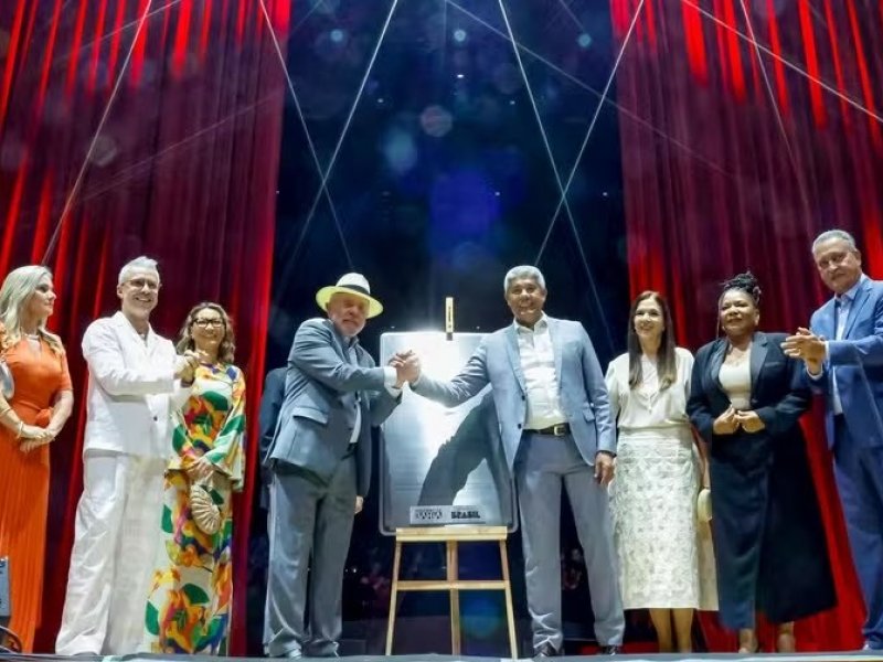 Teatro Castro Alves reabre após reforma com presença de Lula e show de Gilberto Gil