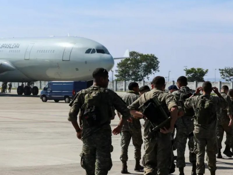 Equipes brasileiras voltam ao país após missão humanitária na Venezuela