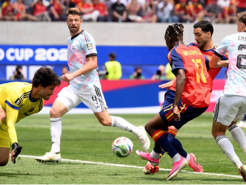 Espanha sofre o 1º gol na Copa, mas marca nos minutos finais e elimina a Bélgica