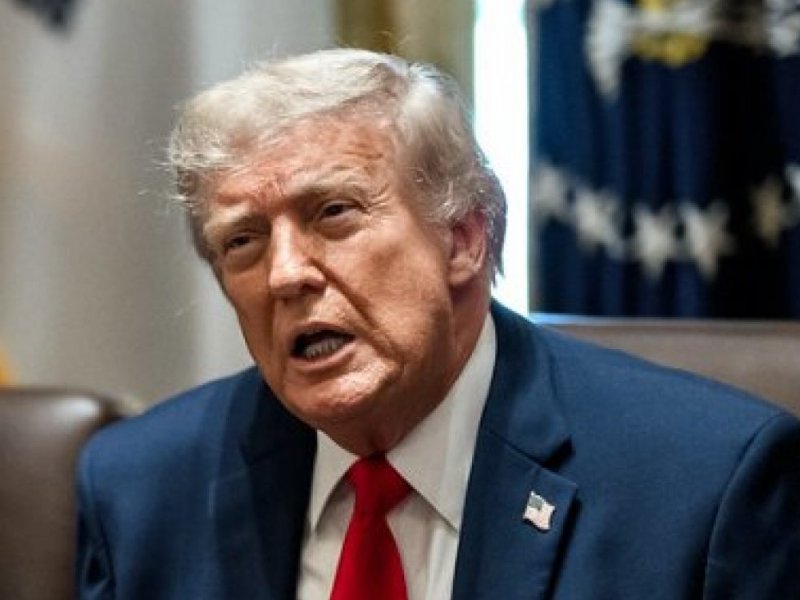 Trump recua e desiste de taxa de 20% para navios no Estreito de Ormuz