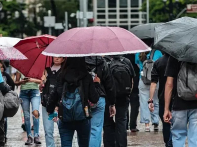 Inmet emite alerta de chuvas intensas para Salvador e mais 110 cidades da Bahia