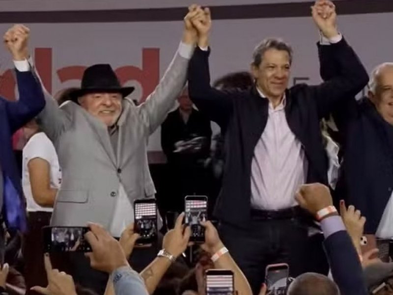 Com apoio de Lula, PT oficializa candidatura de Haddad ao governo de São Paulo