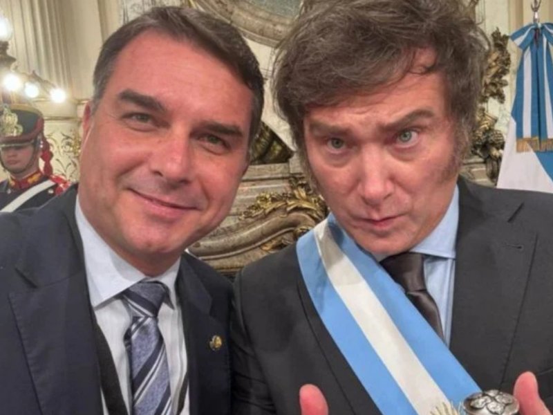 Chanceler argentino reforça apoio de Milei à família Bolsonaro e nega rompimento com o Brasil