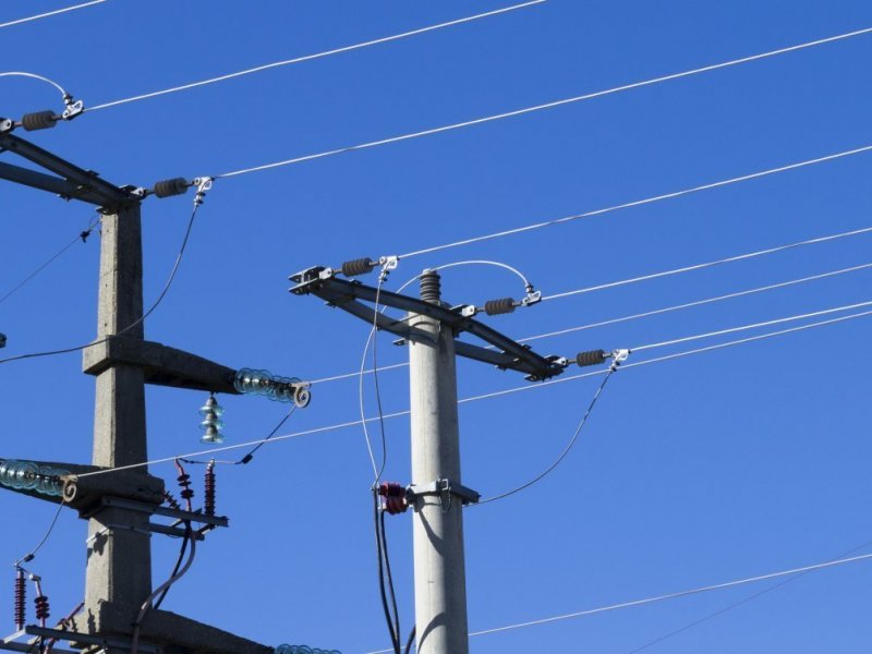 Acidentes contra postes deixam 350 mil clientes sem energia na Bahia no primeiro semestre de 2026
