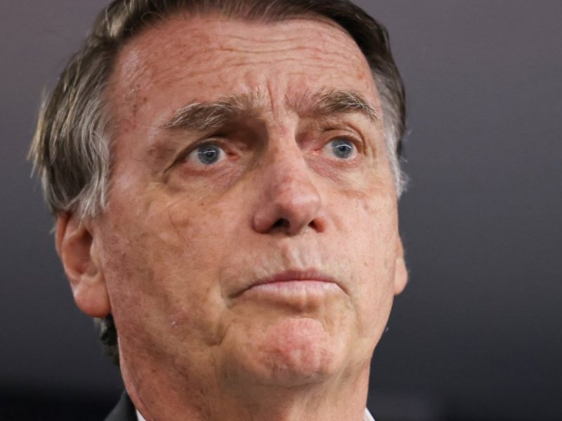 Defesa de Bolsonaro pede ao STF autorização para irmã de Michelle cuidar da filha do casal